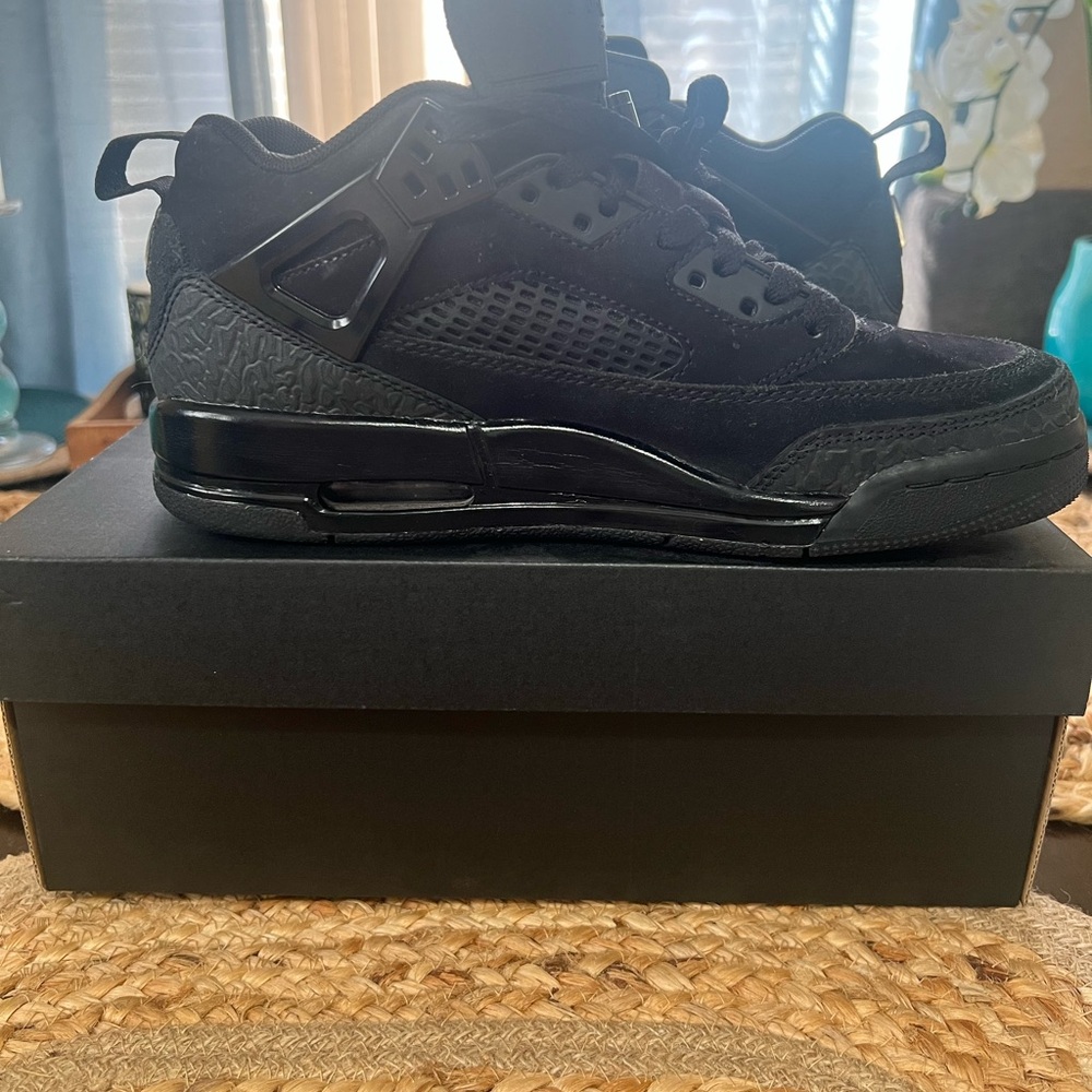 Jordan Big Kids' Spizike Low All-Black Sneakers - Picture 7 of 13